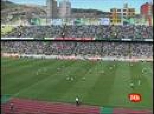  - El Pelusa baja de los altares