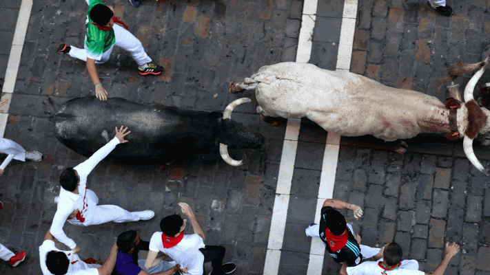 San Fermín - Tercer encierro rápido con huecos entre los Cebada Gago