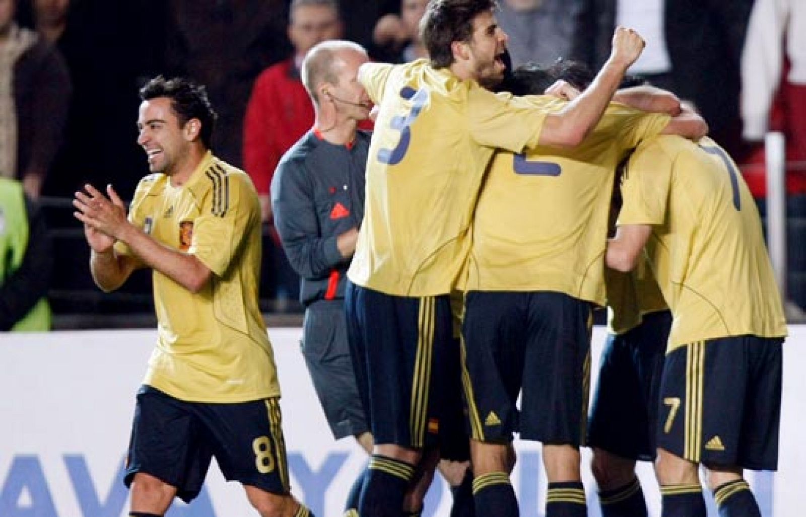 La selección española ganó a la de Turquía en el Ali Sami Yen de Estambul, ante una grada abiertamente hostil y remontando el 1-0 de la primera parte. Con esta victoria, los de Del Bosque dejan encarrilada su clasificación para el Mundial 2010 (02/04/2009).  
