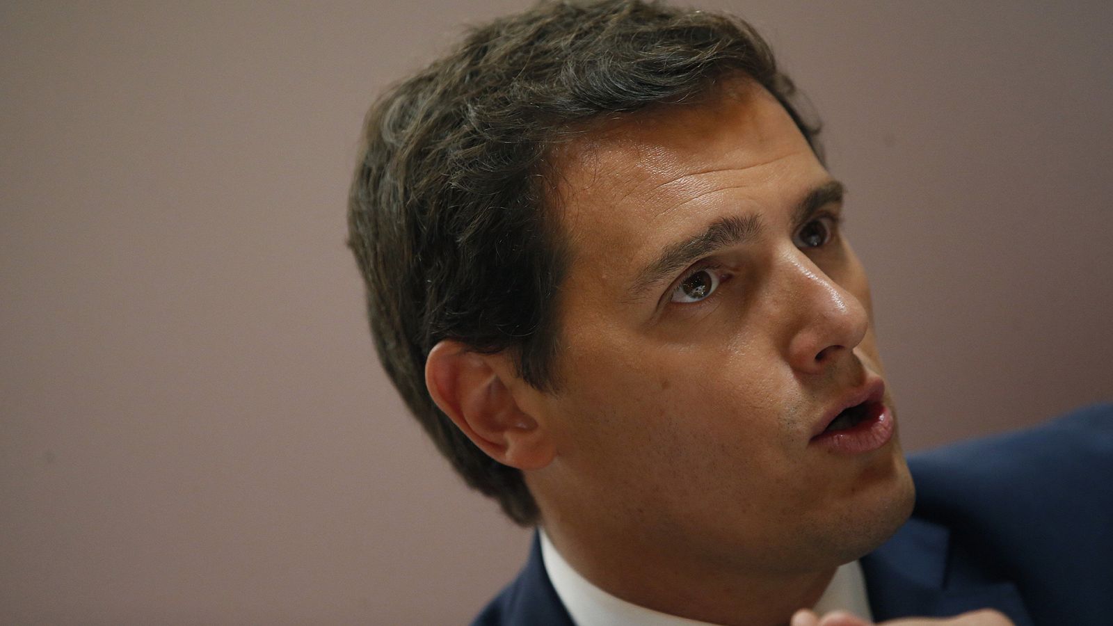 PP y Ciudadanos acusan a Sánchez de plegarse a los deseos de Torra