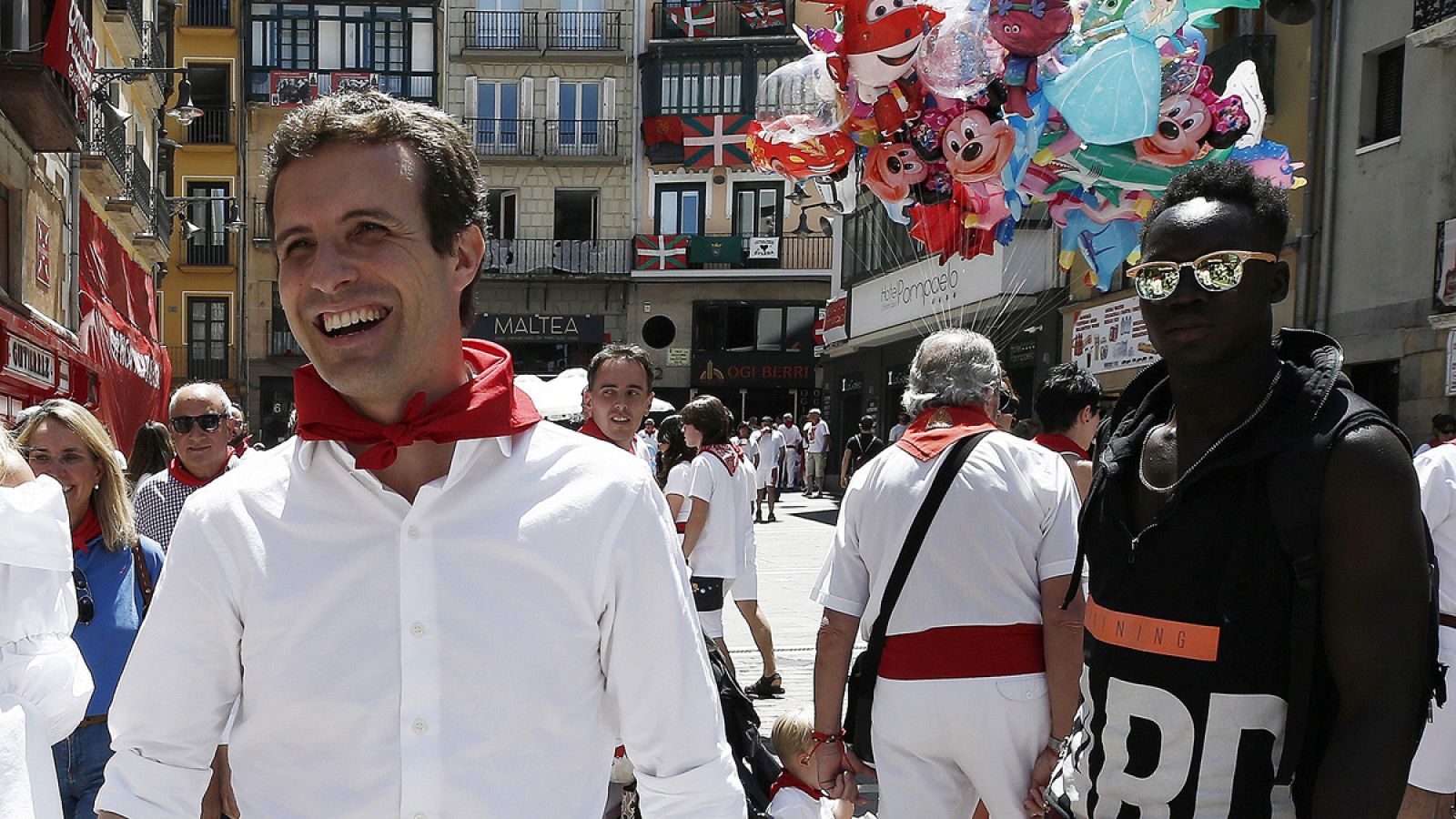 El PP sopesa si debe haber un debate entre Sáenz de Santamaría y Casado