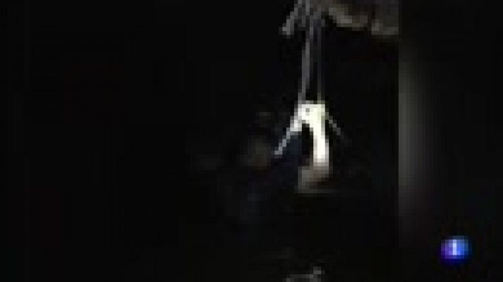 Rescatados con exito los doce niños y el entrenador atrapados en una cueva de Tailandia 