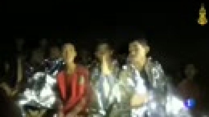 Telediario 1 - Una complejísima operación de rescate pone fin a más de dos semanas de incertidumbre en Tailandia