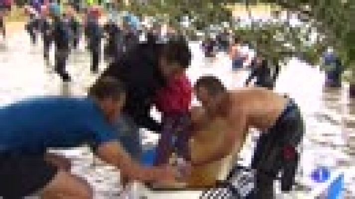 Telediario 1 - Uxue Txasko y Hektor Llanos consiguen terminar el triatlón de Vitoria