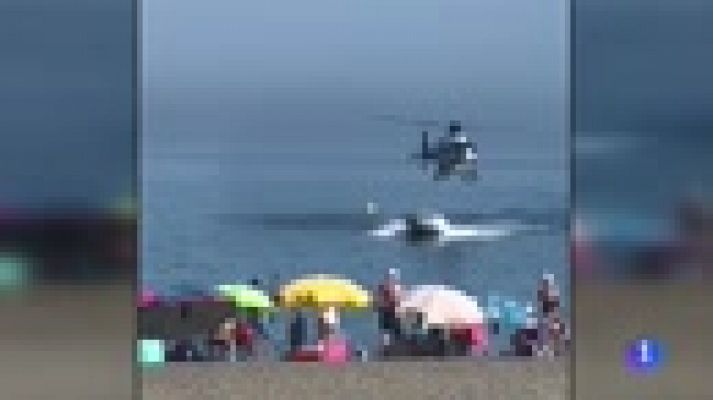 Una persecución policial en helicóptero a una narcolancha acaba en una playa de Málaga
