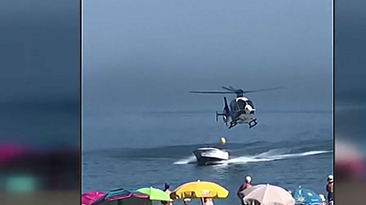 Telediario 1 - Una persecución policial en helicóptero a una narcolancha acaba en una playa de Málaga