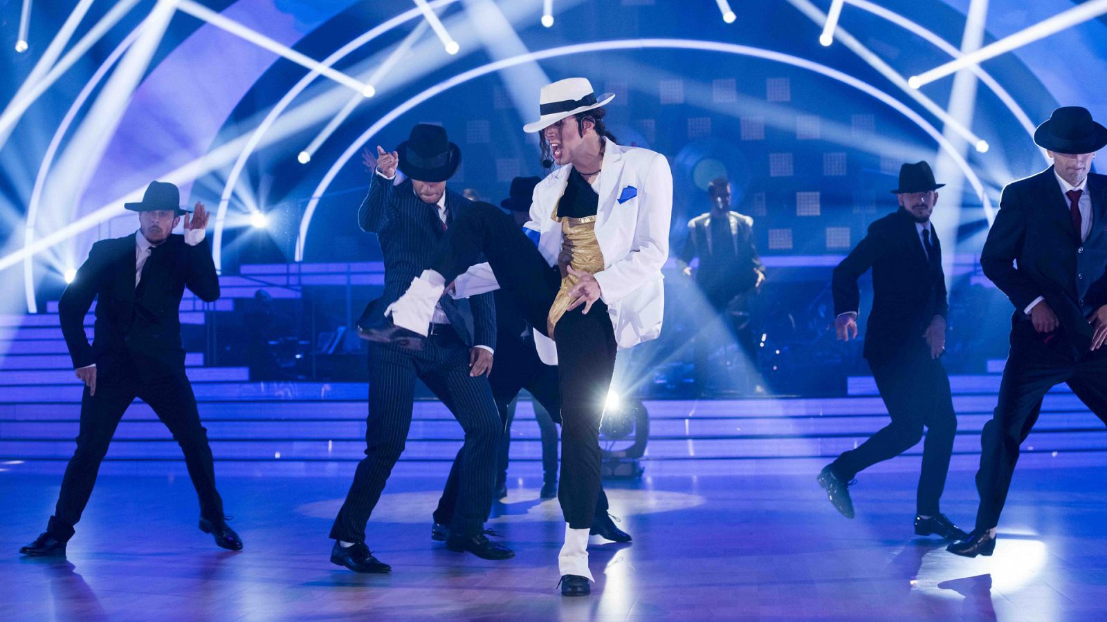 Bailando con las estrellas - Musical Michael Jackson baila "Smooth criminal"