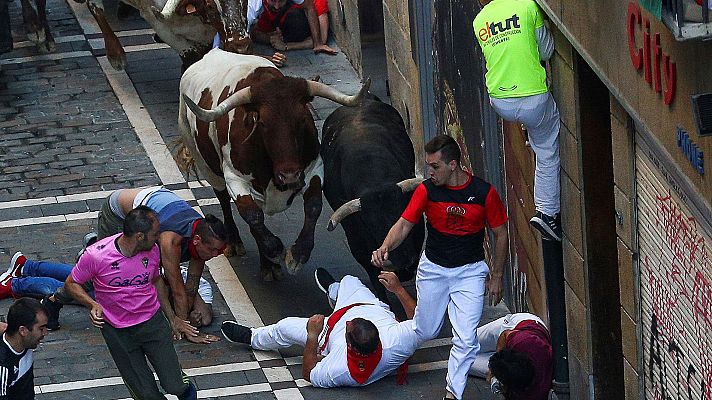 Telediario 1 - San Fermín | Quinto encierro accidentado con numerosas caídas