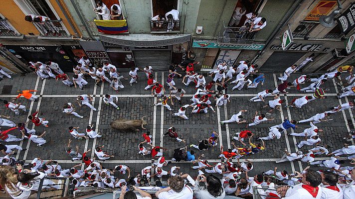 Telediario 1 - San Fermín | Decenas de corredores se estrenan en los encierros