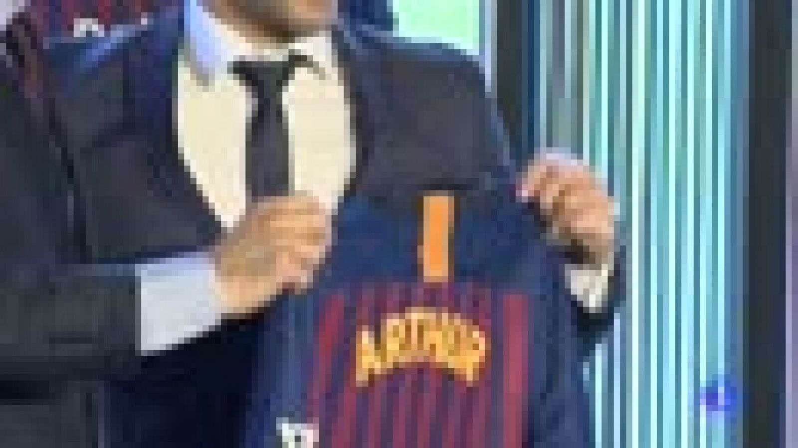 Telediario 1: Arthur: "Voy a trabajar para llegar lo más cerca de Iniesta y Xavi" | RTVE Play