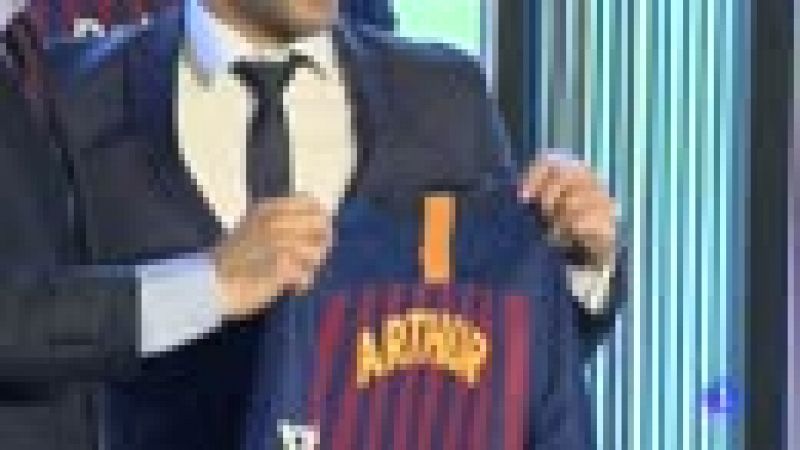 El nuevo jugador del FC Barcelona Arthur Melo ha asegurado que no  le va a "afectar" una posible comparación en su juego con el de Xavi  Hernández o Andrés Iniesta, sino lo contrario ya que les "admira" y  confía en estar "lo más cerca" de sus logros