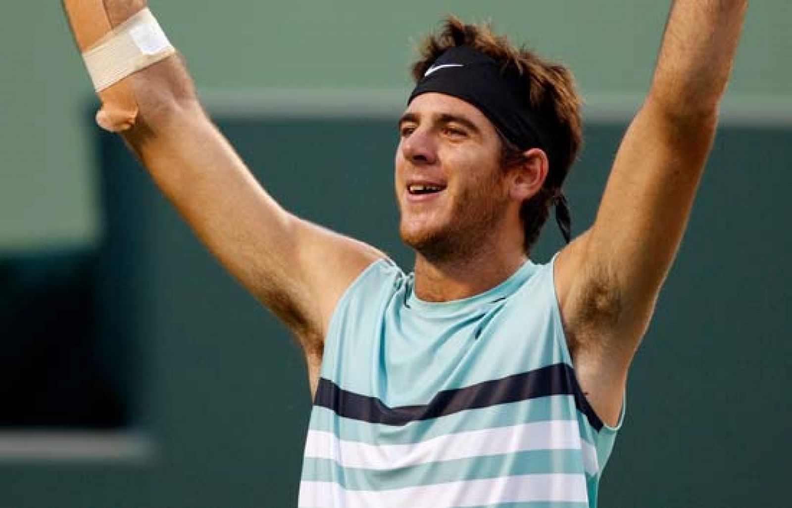 El tenista argentino Juan Martín Del Potro vence a Rafa Nadal en cuartos de final del Torneo de Miami por 6-4, 3-6 y 7-6. (02/04/09) 