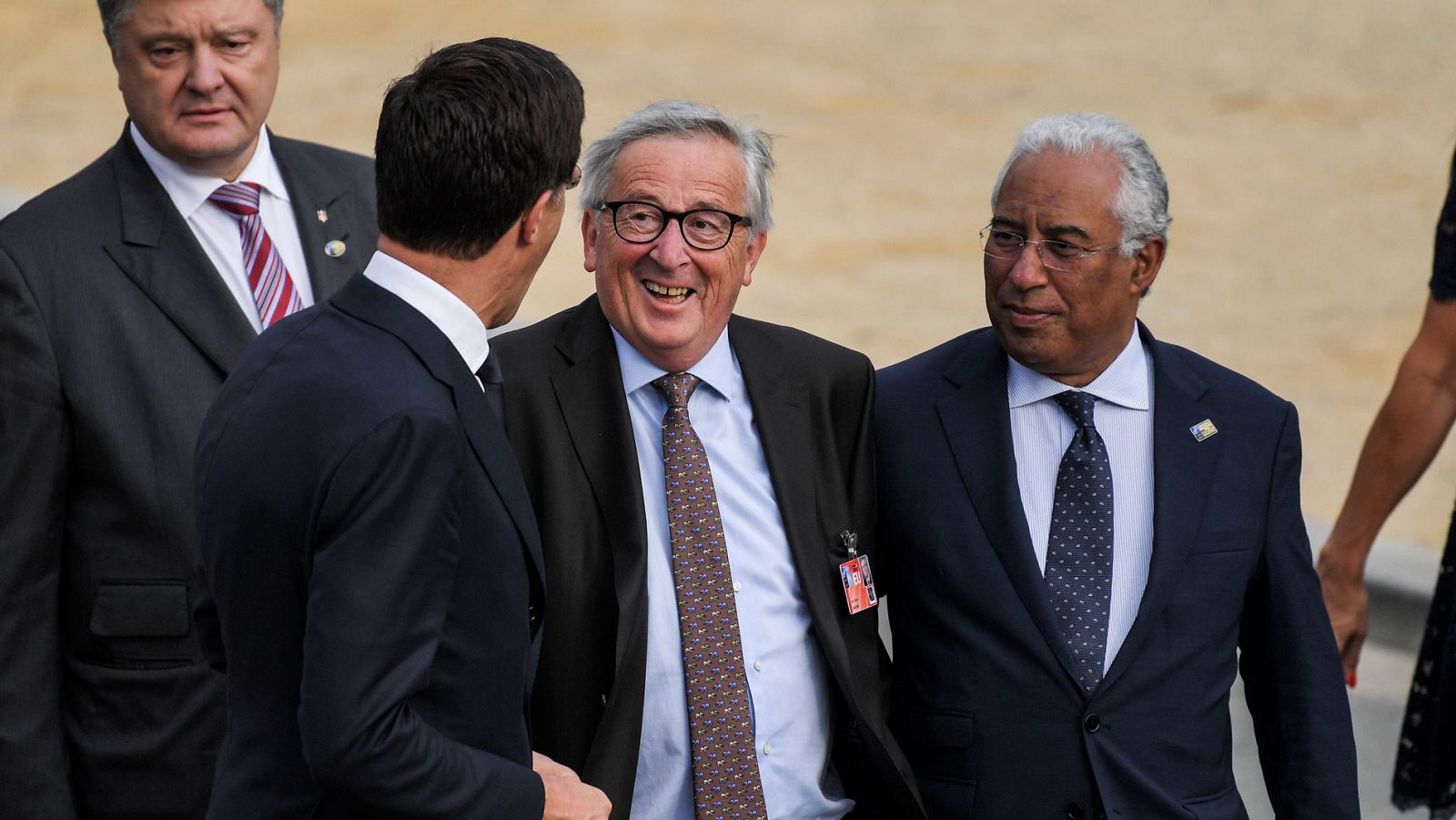 La Comisión Europea achaca el malestar de Juncker durante la cumbre de la OTAN a una ciática