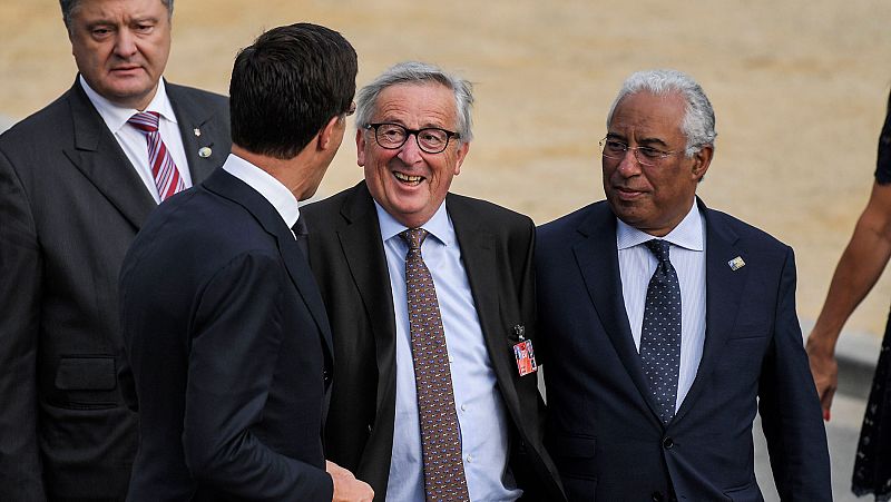 La Comisión Europea achaca el malestar de Juncker durante la cumbre de la OTAN a una ciática
