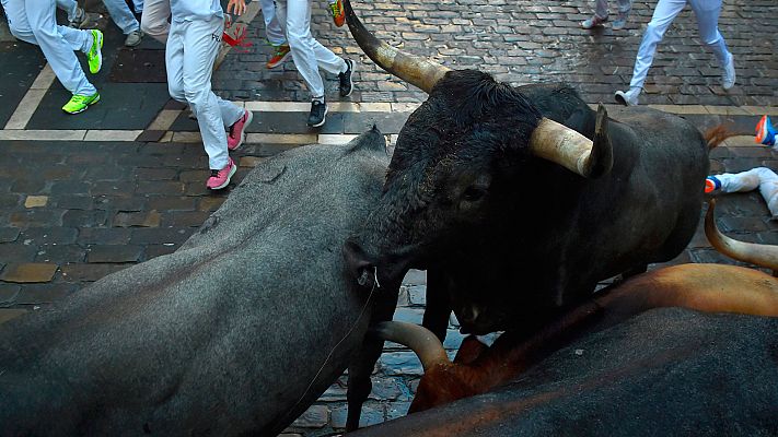 San Fermín - Ultimo encierro vertiginoso con los Miura