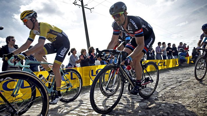 Telediario 1 - Tour 2018 | El pelotón se prepara para la gran etapa del 'pavé'