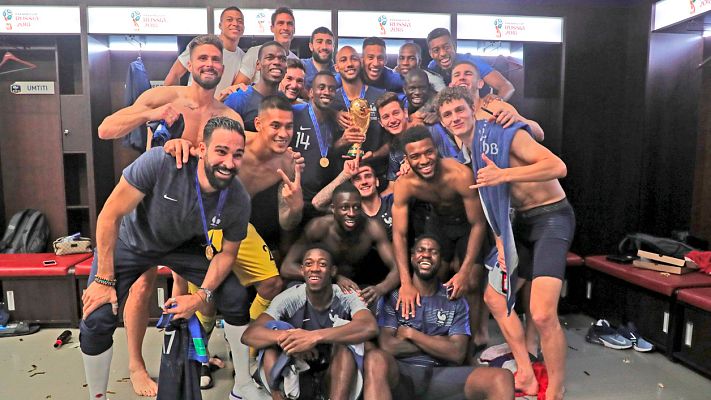 Telediario 1 - La fiesta de Francia en el vestuario