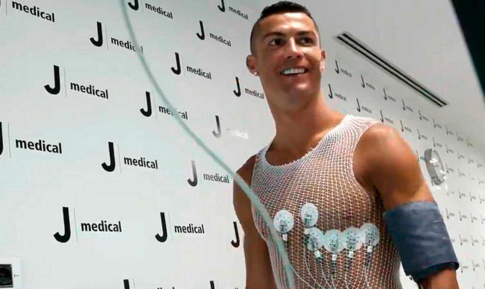 Cristiano Ronaldo pasa el reconocimiento con las Juventus | Ver