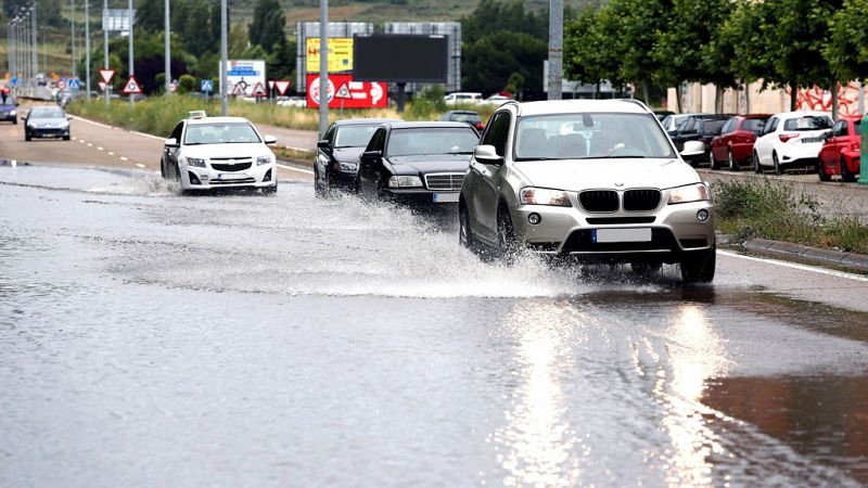 Chubascos y tormentas localmente fuertes en el Cantábrico oriental y Cataluña