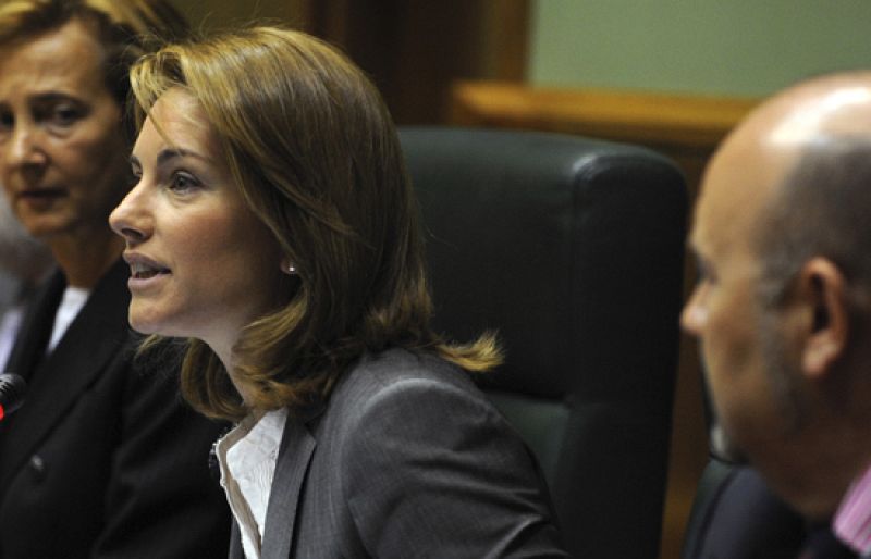 Comienza en el País Vasco el pleno de constitución del Parlamento Vasco, donde se elegirá a Arantza Quiroga como nueva presidenta, tras el acuerdo alcanzado entre el PSE y el PP para que Patxi López sea lehendakari. 