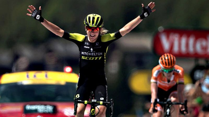 La corredora holandesa ha superado en los últimos 20 metros a su compatriota Anna Van der Breggen dos días después de vencer en el Giro en Rose.