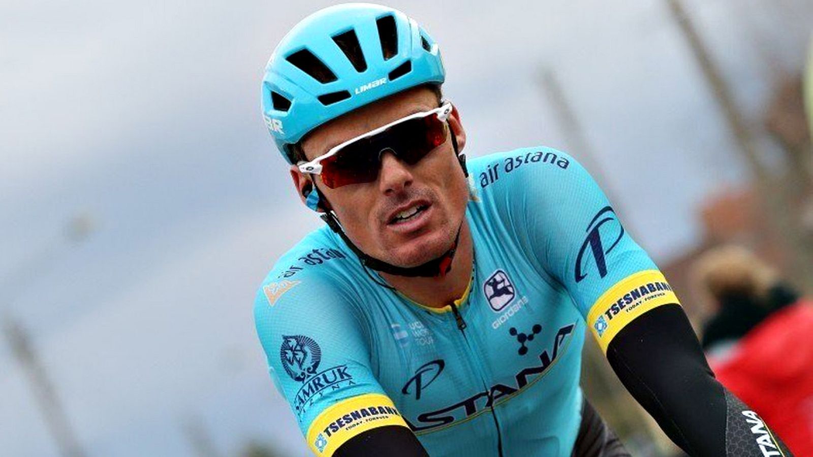 El ciclista murciano del Astana ha conectado con TVE y ha reconocido que tendrá difícil reaparecer después de la caída que sufrió en el Tour de Francia 2018.