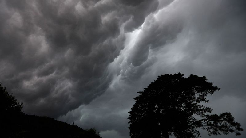 Lluvias en el Cantábrico y cielos nubosos o despejados en el resto