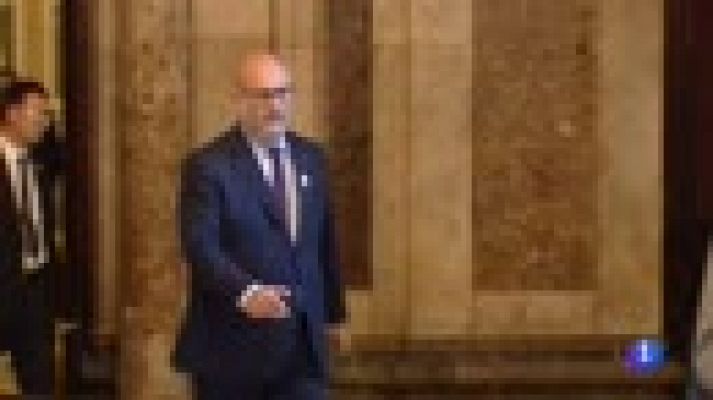 El choque entre ERC y JxCat por la suspensión de Puigdemont obliga a desconvocar el pleno del Parlament