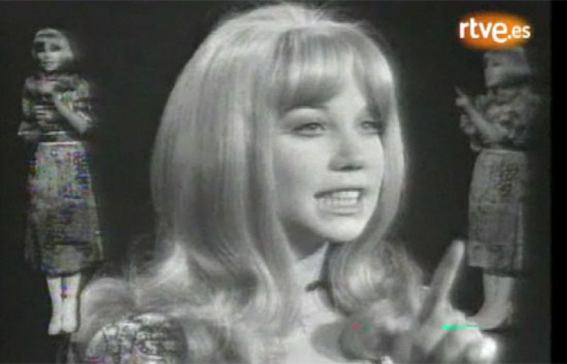Karina interpretó "En un mundo nuevo" en el Eurovisión de Dublín de 1971 y quedó segunda.