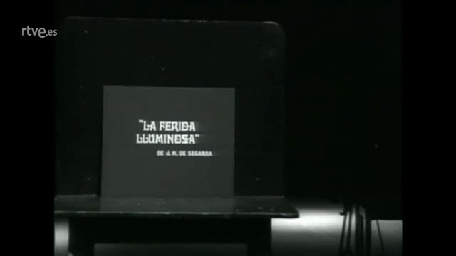 Historia de TVE - Primera emisión de un programa en catalán: "La ferida lluminosa"