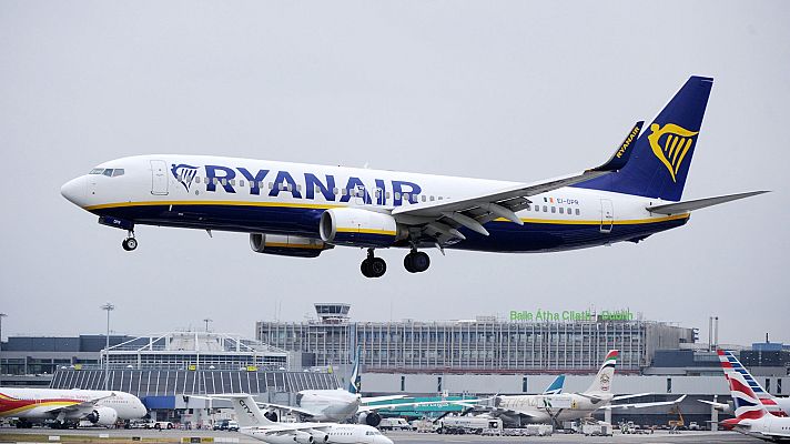 Telediario 1 - El Gobierno asegura que está estudiando los contratos de los trabajadores de Ryanair