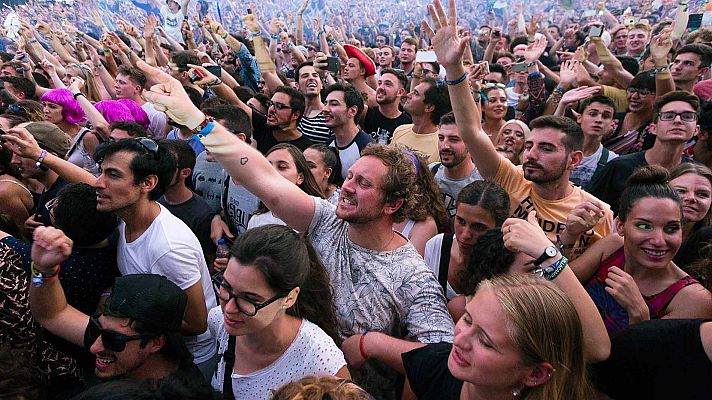 Telediario 1 - Benicássim recibe a miles de personas para disfrutar su Festival Internacional