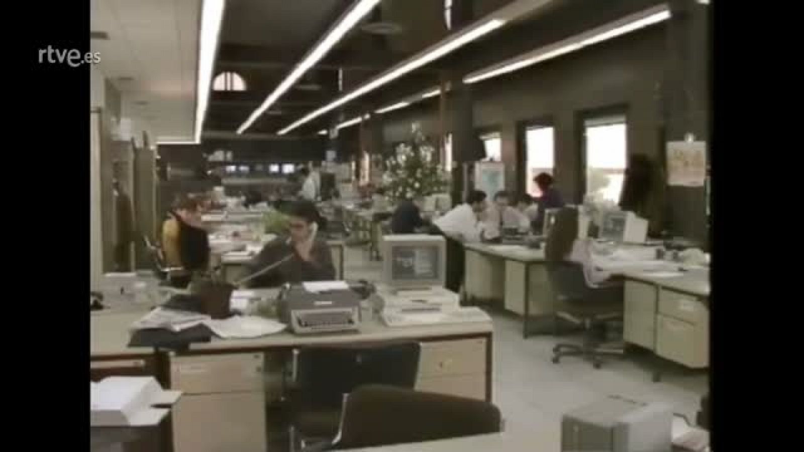 Historia de TVE - Mesa de redacciHistoria de TVE - Mesa de redacción tras la primera informatización. Años 80-90 