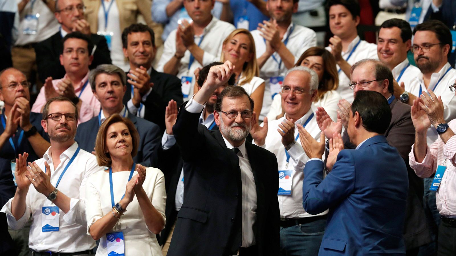 Rajoy recibe la ovación del Congreso del PP: "Ha sido más difícil superar tu marcha, presidente"