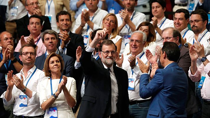 Informativo 24h - Rajoy recibe la ovación del Congreso del PP: "Ha sido más difícil superar tu marcha, presidente"