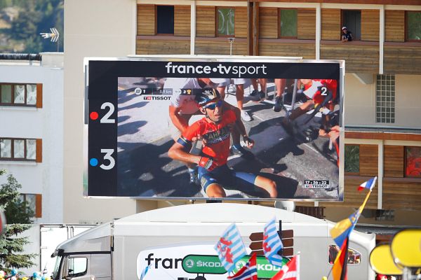 Telediario 1 - Un aficionado, responsable de la caída y posterior abandono de Nibali del Tour