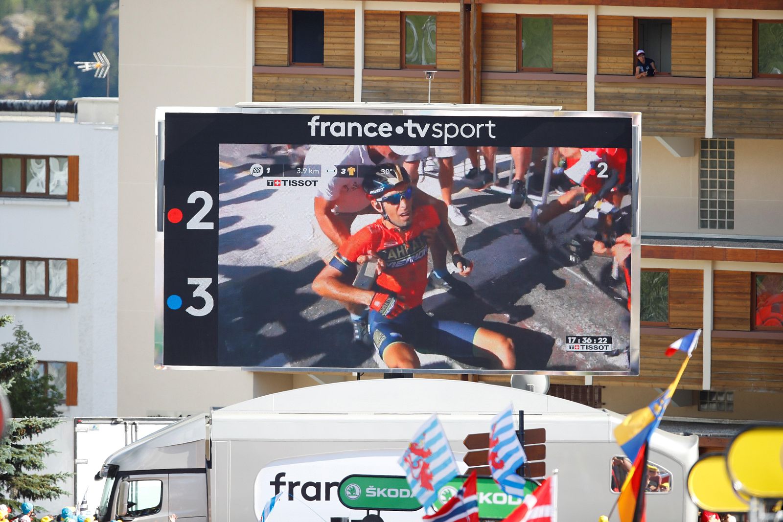 Un aficionado, responsable de la caída y posterior abandono de Nibali del Tour