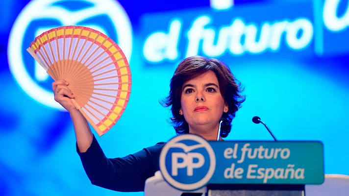 Congreso PP | Sáenz de Santamaría utiliza un abanico como metáfora de la unidad del partido