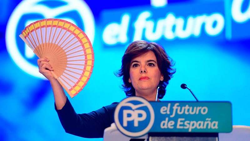 Congreso PP | Senz de Santamara utiliza un abanico como metfora de la unidad del partido