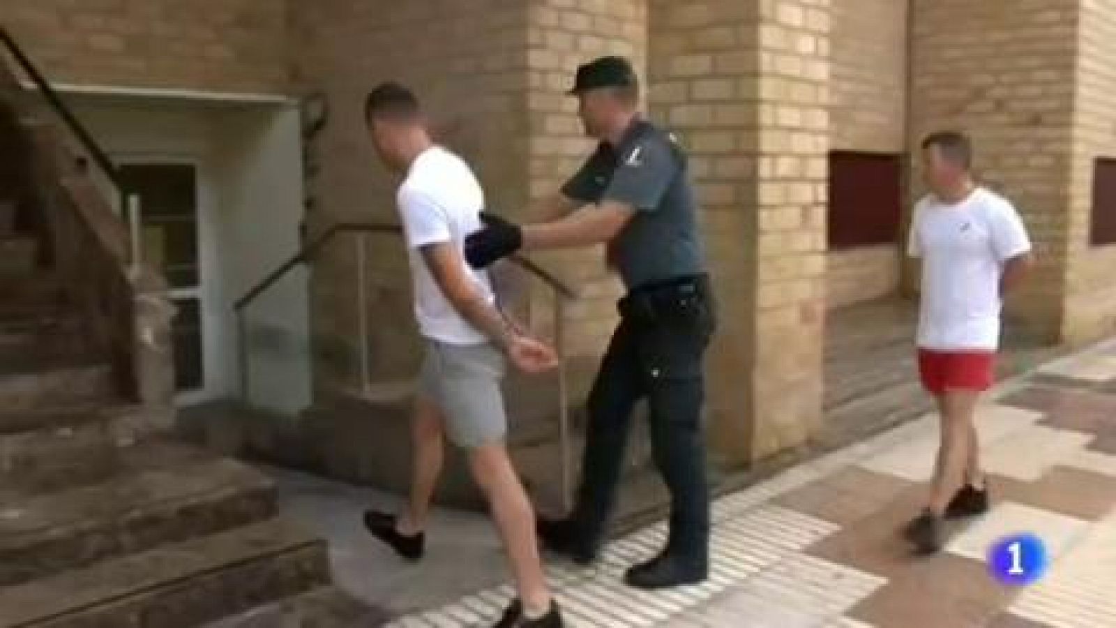 Telediario 1: En Ibiza la guardia civil ha detenido a 4 británicos por un presunto delito de violación múltiple | RTVE Play