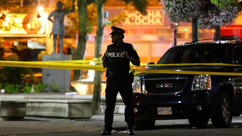 Informativo 24h: Al menos un muerto y 13 heridos en un tiroteo en ...
