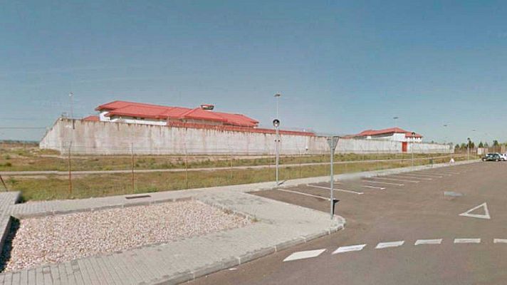 Telediario 1 - Un preso arranca una oreja a un funcionario y hiere a otros tres en la cárcel de Navalcarnero