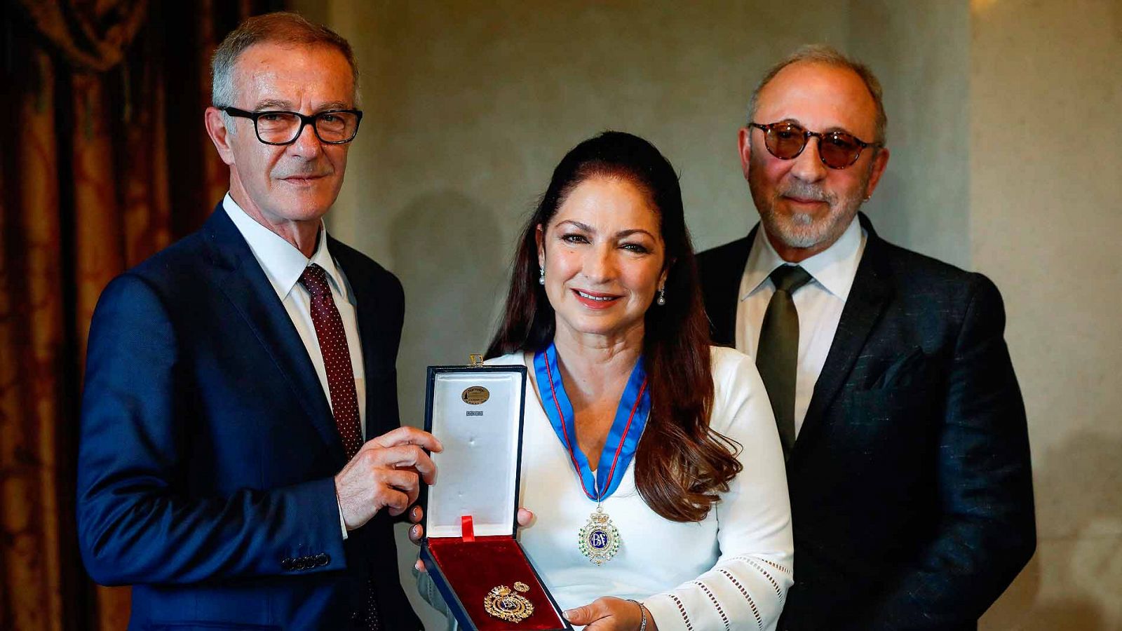 Gloria Estefan recibe la Medalla de Oro de las Bellas Artes