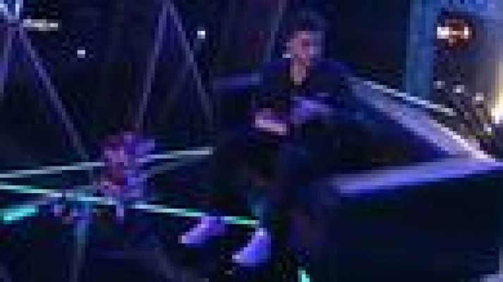 Pura magia - Alfonso Junior y su mágico número de hilos