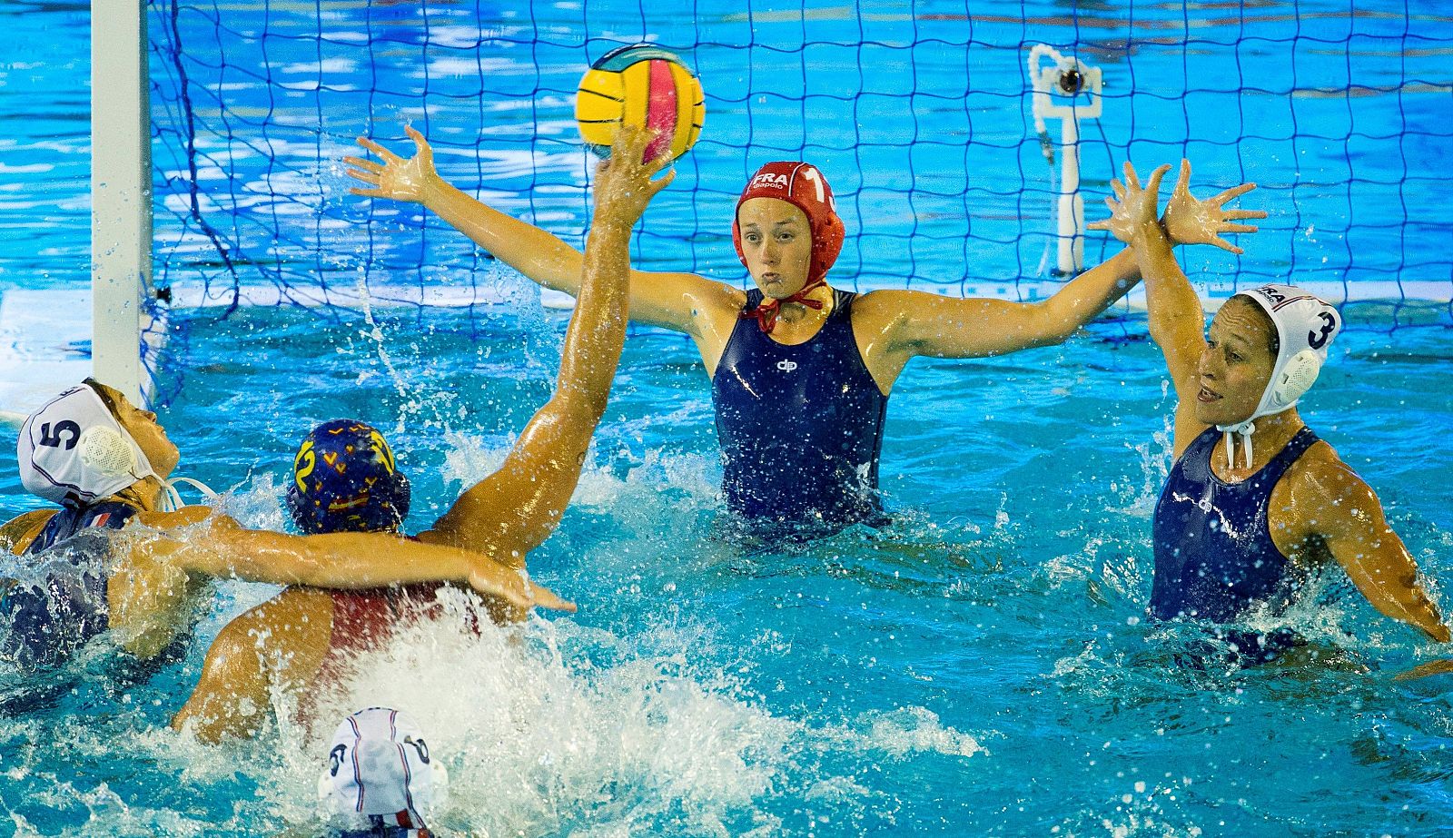 Las 'Guerreras' de Oca lucharán por las medallas tras vencer a Francia (5-14)