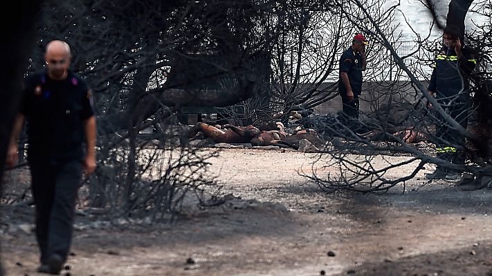 Telediario 1 - Decenas de muertos en los incendios que asuelan la región de Atenas