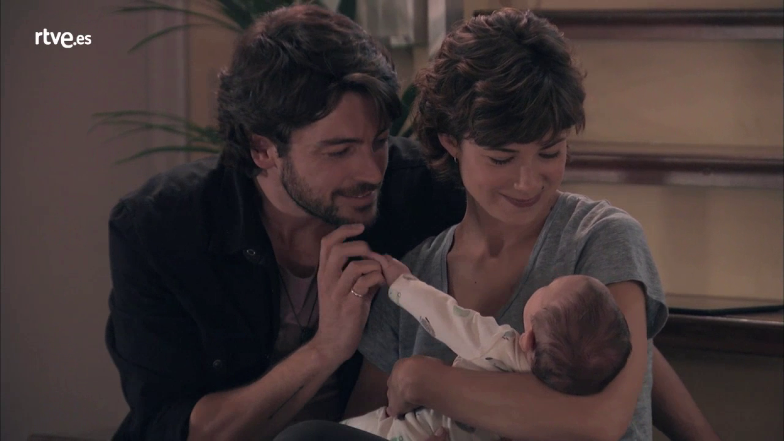 Servir y proteger - Íker a Alicia: "Me encanta que seas lo primero que veo cuando me despierto"