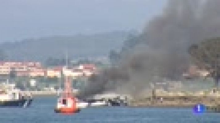 Cinco heridos graves al arder un catamarán de pasajeros en O Grove