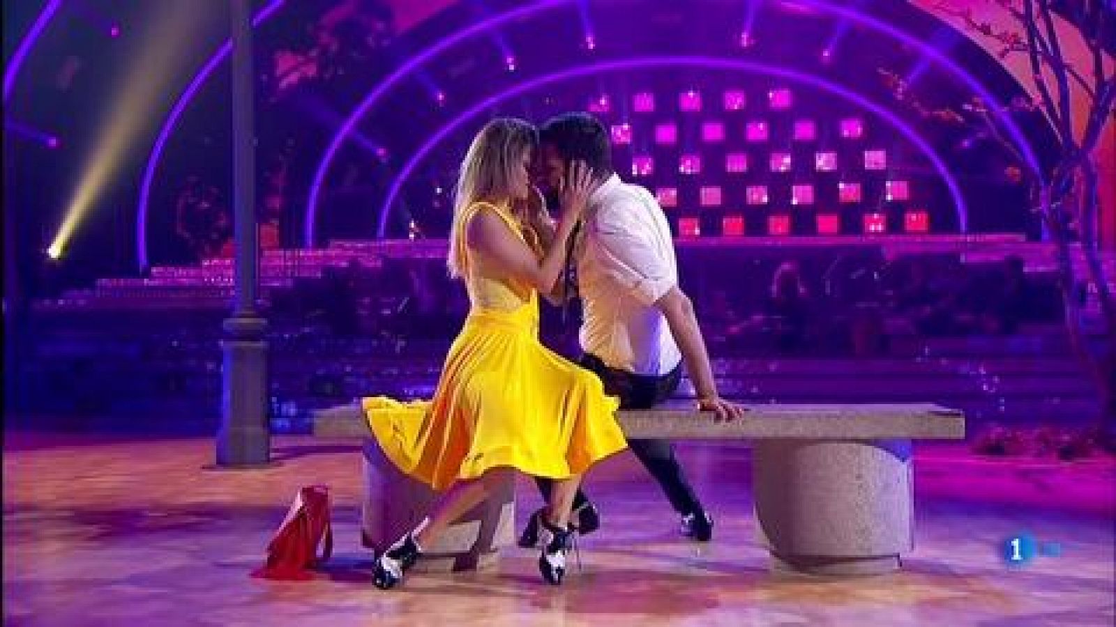Bailando con las estrellas - Manu Sánchez y Mireya bailan "A lovely night"