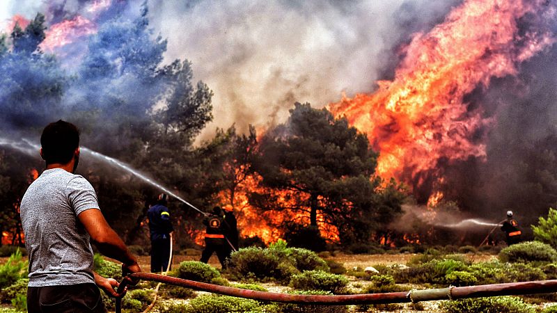Una española en Grecia, sobre la delicada situación griega: "Esta oleada de incendios es más trágica que la de 2007"